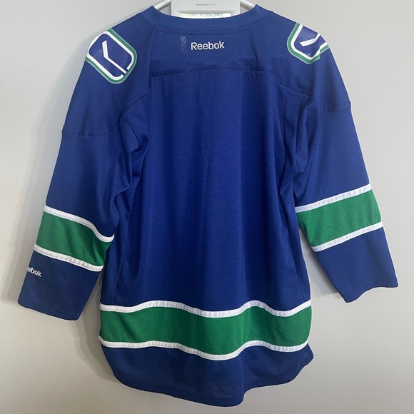 Youth L/XL Vancouver Canucks Jersey EUC - Picture 3 of 4